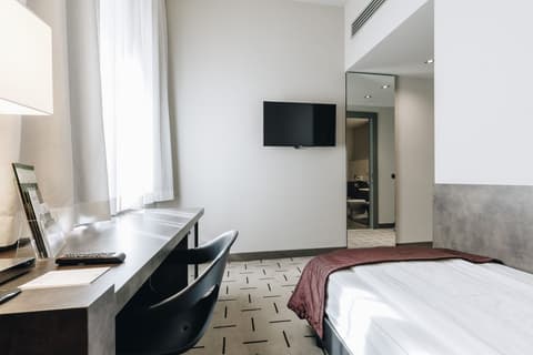 Hotel Continental, Room