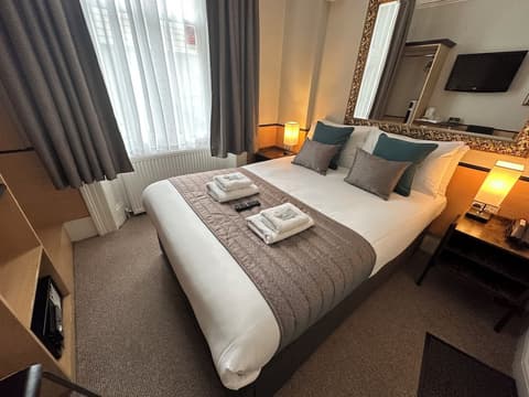 Tudor Court Hotel, Room