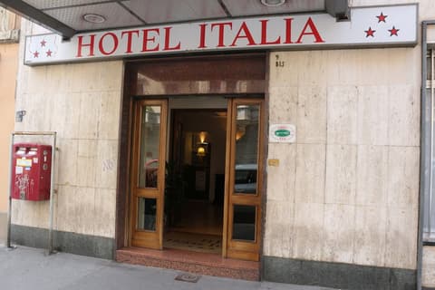 Hotel Italia, Front of property