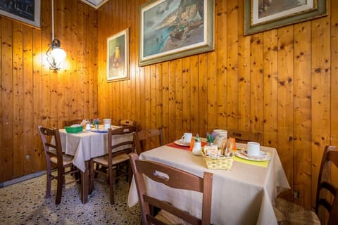 Hotel Ferretti, Dining