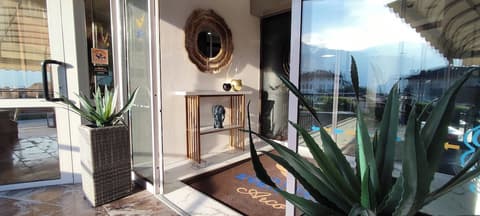 Hotel Everest Arco, Interior entrance