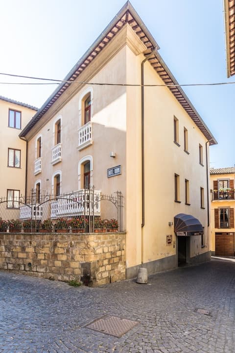 Hotel Duomo, Front of property