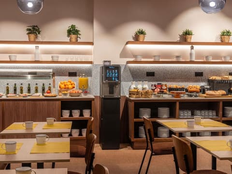 ibis Styles Zaragoza Centro, Breakfast area