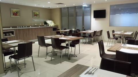 Castelli Hotel, Restaurant