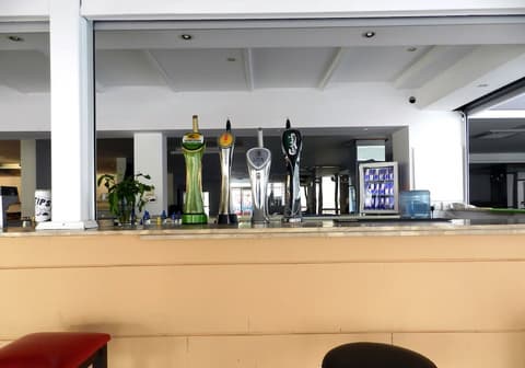 Evabelle Napa Hotel Apartments, Poolside bar