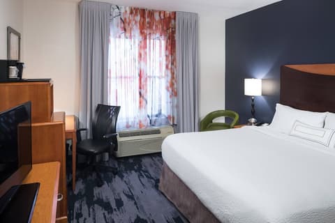 Fairfield Inn & Suites by Marriott Orlando at SeaWorld, Room