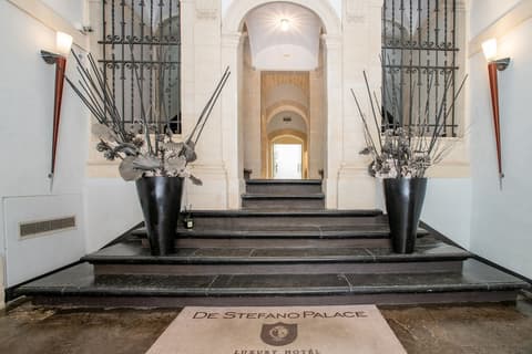 De Stefano Palace, Interior entrance