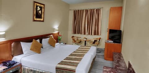 Amar Yatri Niwas, Room