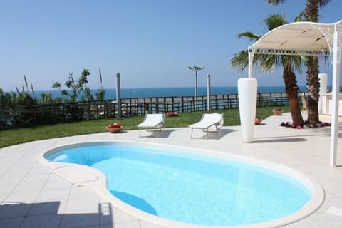 Marina Holiday Resort & Spa, Outdoor pool