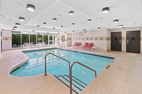 Holiday Inn Hotel & Suites Surrey East Cloverdale by IHG, Pool