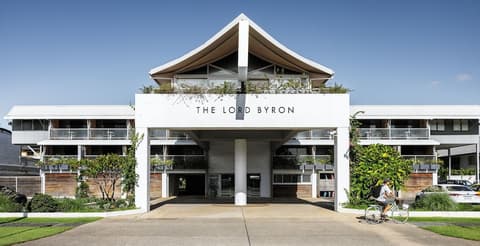 The Lord Byron, Front of property