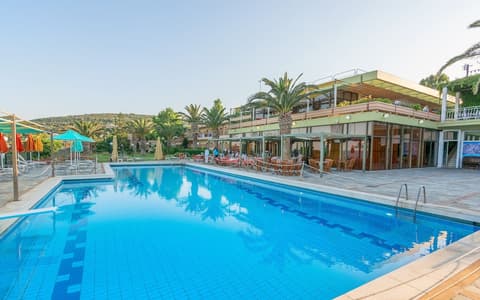 Golden Sand Hotel, Pool