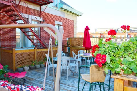 Auberge Manoir Ville Marie, Terrace/patio