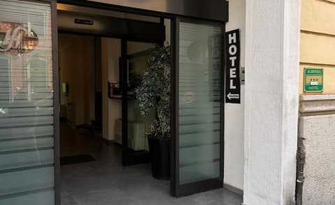 Hotel Salerno, Reception