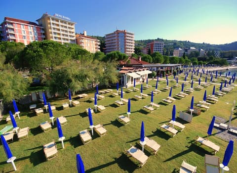 Wellness Hotel Apollo – Lifeclass Hotels & Spa, Portorož, Property grounds