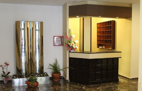 Puerta Nazarí, Reception