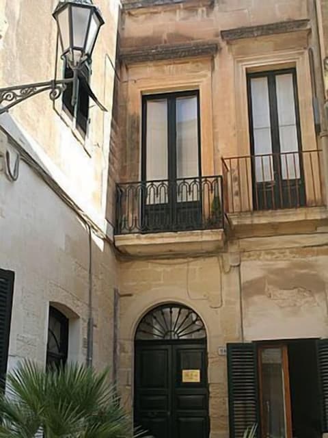 La Corte Bed & Breakfast, Front of property