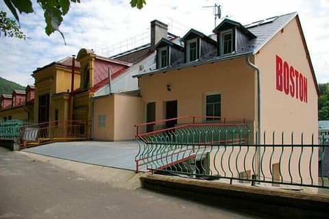 Hotel Boston, Parking