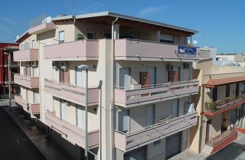 Bed and Breakfast Brezza Marina e Ristorante Shoreline, Exterior