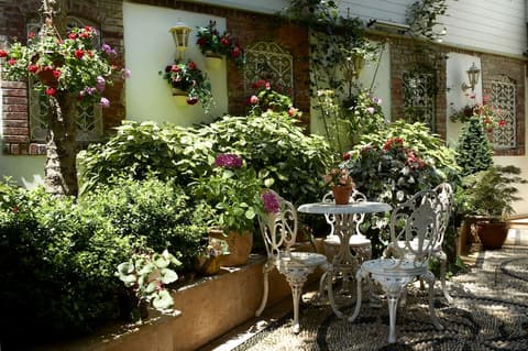 Erten Konak - Special Class, Property grounds