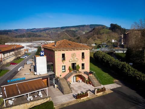 Hotel Palacio Atxega, Property grounds