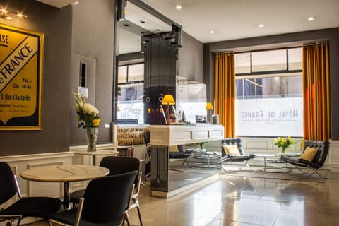 Hotel De France, Reception