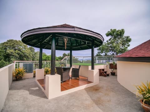 Sunset Hill Boutique Resort, Terrace/patio