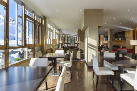 Hotel Tobazo, Interior