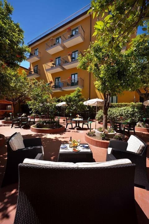 Hotel Astoria Sorrento, Courtyard