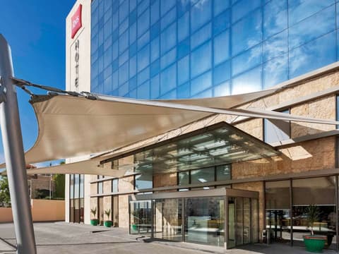 ibis Amman, Exterior