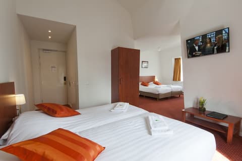 Ambassador City Centre Hotel, Room