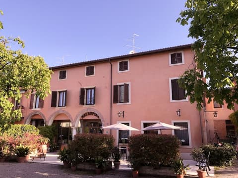 Albergo Corte Malaspina, Front of property