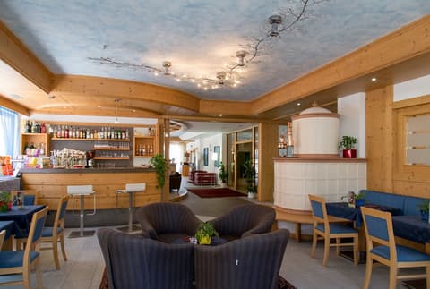Hotel Alpine Mugon, Bar (on property)