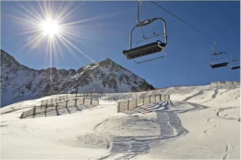 Hôtel Les Campanules by Les Etincelles, Snow and ski sports