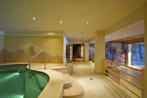 Sporthotel Panorama, Indoor spa tub