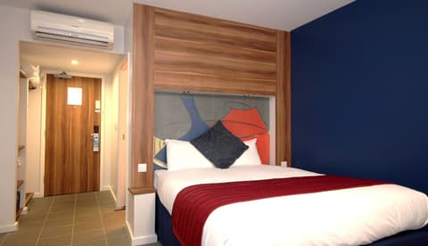 Ramada by Wyndham London Stansted Airport, Room