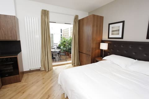 Presidential Apartments - Kensington, Room