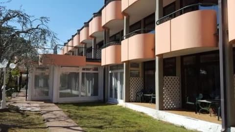 Hotel Royal, Front of property