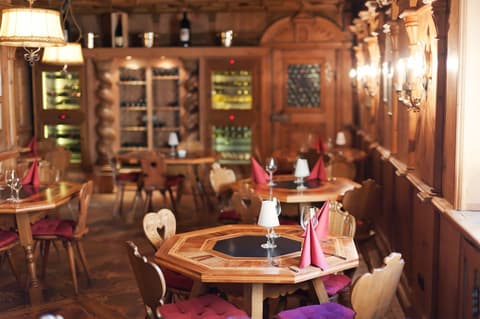 Atlas Grand Hotel, Restaurant