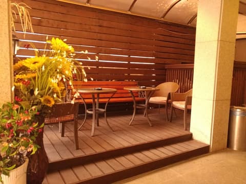 Hill house Hotel, Terrace/patio