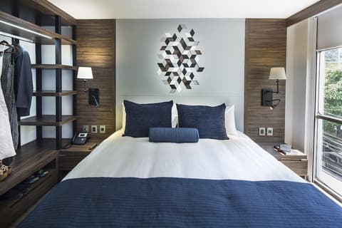 FlowSuites WTC, Room