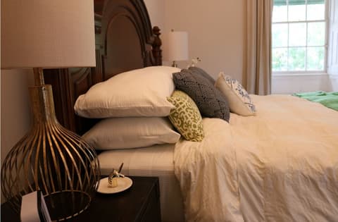 Sweetfield Manor, Room