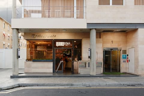 U Hotel Villa - Gomá, Front of property