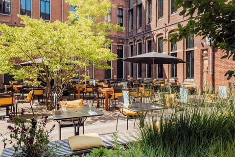 Post-Plaza Hotel & Grand Café, Terrace/patio