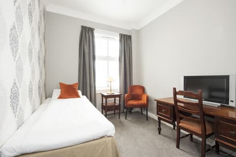 Dr. Holms Hotel, Room