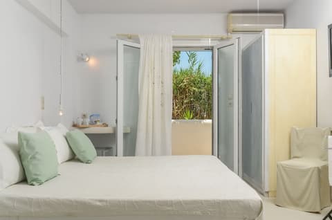 The Saint Vlassis, Room