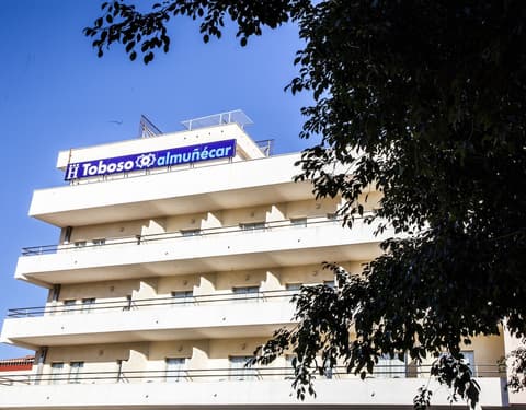 Toboso almuñecar, Front of property