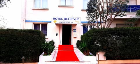 Bellevue, Property entrance