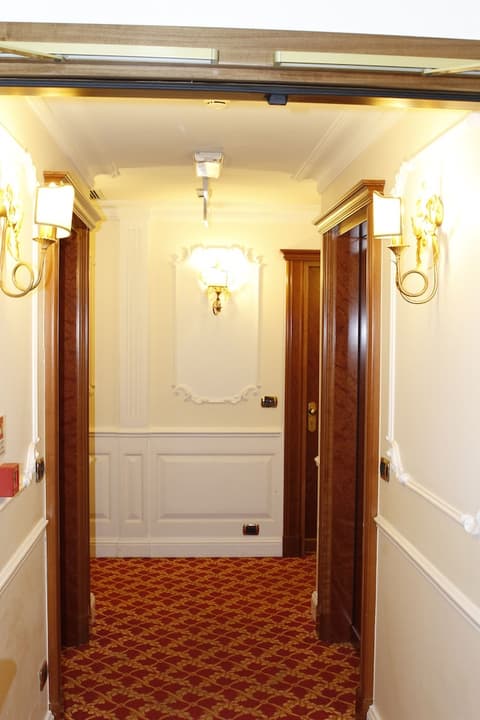 Villa Pinciana, Interior entrance