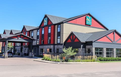 Quality Inn and Suites Petawawa, Exterior